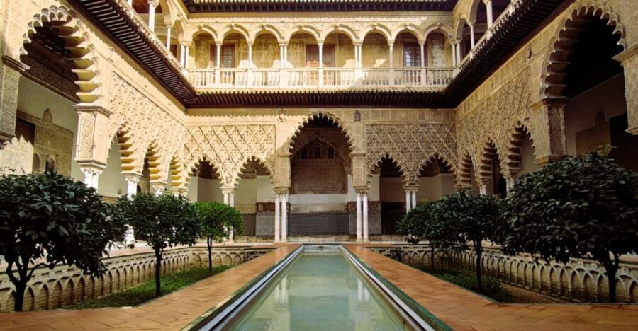 Seville: Small-Group Alcázar Guided Tour & Entry Ticket - Meeting at Plaza del Triunfo: how to find your group fast