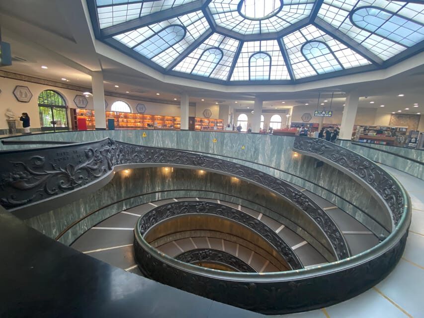 Sistine Chapel, Vatican Museums Tour & Entry to St Peter's - Priority entrance and headsets: what you’re paying for