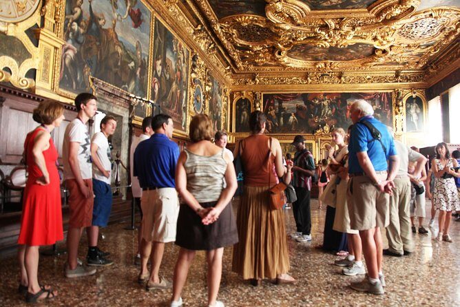 Skip-the-Line: Doge's Palace & St. Mark's Basilica Fully Guided Tour - Stop 1: Piazza San Marco, the square as Venice’s living stage
