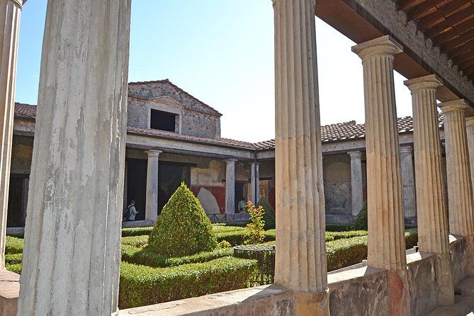 Skip-the-line Exclusive Private Full-Day Complete Ancient Pompeii Guided Tour - The 4-hour format: an overview with purposeful pacing