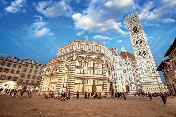 Skip the line: Uffizi small group and walking tour of Florence - Key things you’ll notice right away