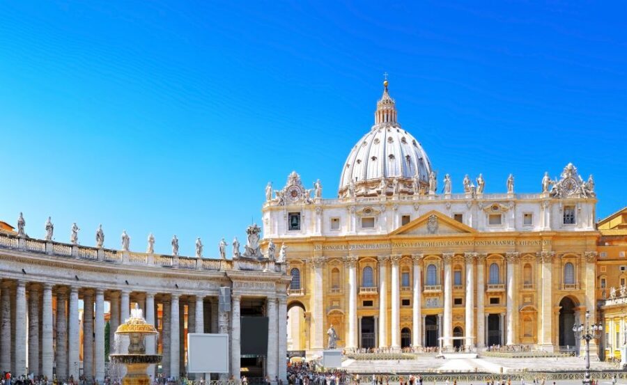 Skip the line Vatican Museum Sistine & St.Peter Private Tour - The Sistine Chapel: your guide’s role becomes extra important