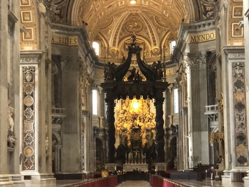 Skip the line Vatican Museum Sistine & St.Peter Private Tour - Ancient sculpture stop: the colossal Laocoon moment