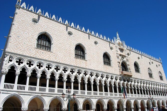 Skip the Line Venice Doge's Palace and St. Mark's Basilica Tour - Stop 3: Bridge of Sighs at the Pace of a Quick Photo Break