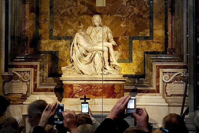 Small Group Guided Tour of St Peter Basilica - Vatican Grottoes: the calm undercurrent beneath the crowd
