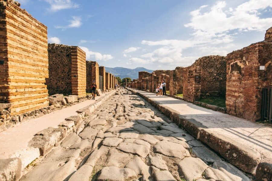 Sorrento: Pompeii Tour with guide, ticket & lunch included - The ride from Sorrento: air-conditioned comfort and efficient timing