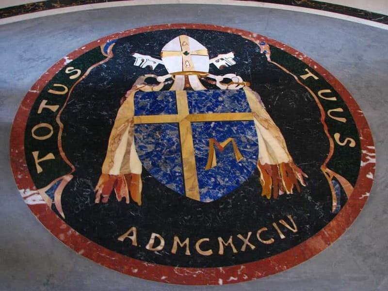 St. Peter's Church Fast Track Private Tour With Dome Option - Vatican Grottoes: Chapels and Tombs Under the Renaissance Basilica
