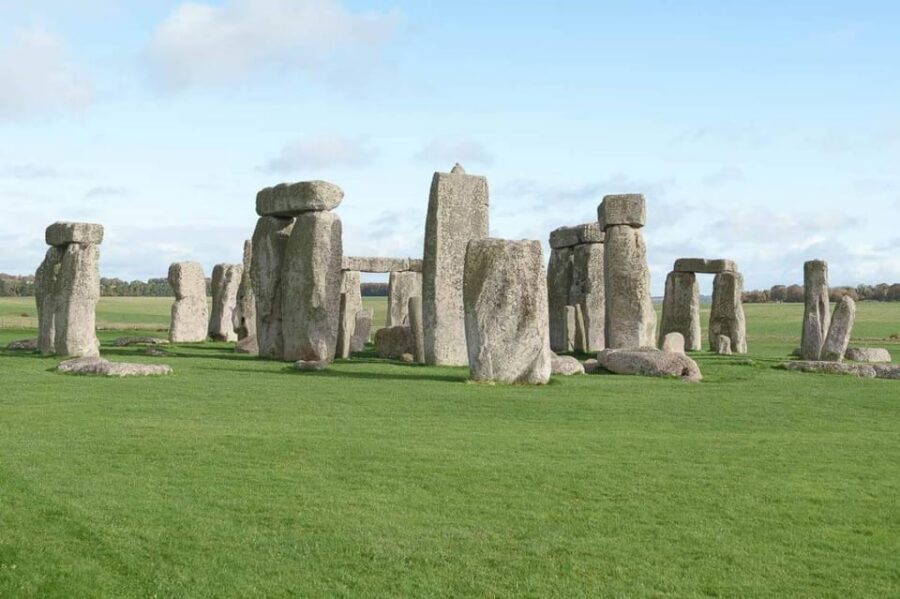 Stonehenge, Bath, Windsor and Roman Baths London Day Tours - Windsor Castle option: monarch history without the extra planning