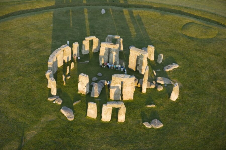 Stonehenge Special Access - Evening Tour from London - Guides and drivers: why service quality changes the whole day