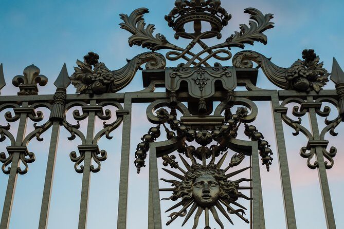 Sunset Versailles Bike Tour with Fireworks - Grand Canal Stop: Bike-First, Picnic-Style Break