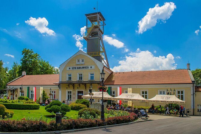 Super Saver: Auschwitz Birkenau & Wieliczka Salt Mine - Guide with Hotel Pickup - Birkenau Memorial Time: Outdoor Hours, Cold Air, and Lots of Walking