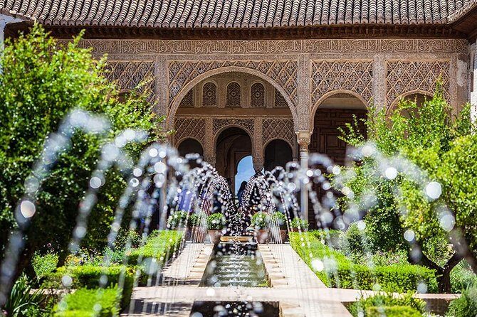 Tickets included: Alhambra Tour (Gardens, Alcazaba, Generalife) - Meeting Point at Polinario Café: Timing and Getting Started
