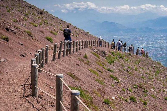 Tour of Mt. Vesuvius+Sorrento+Pompeii (Full Day) - Pompeii stop: self-guided vs adding an archaeological guide