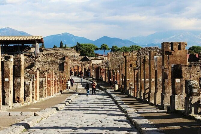 Transfer from Naples to Positano/Sorrento via Pompeii or vice versa - Naples to Positano or Sorrento, with Pompeii built in