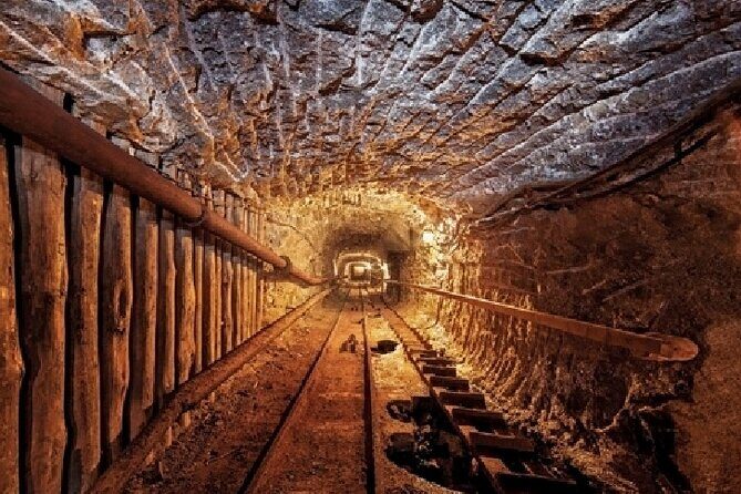 UNESCO Wieliczka Salt Mine Half-Day Tour from Kraków - Hearing every detail: headsets make the guide experience work