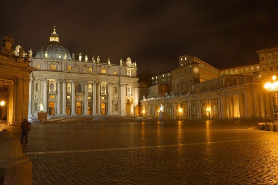 Vatican City: Guided Tour of the Papal Audience - Getting to Ave Roma Tabaccheria and Finding Your Blue-Flag Team