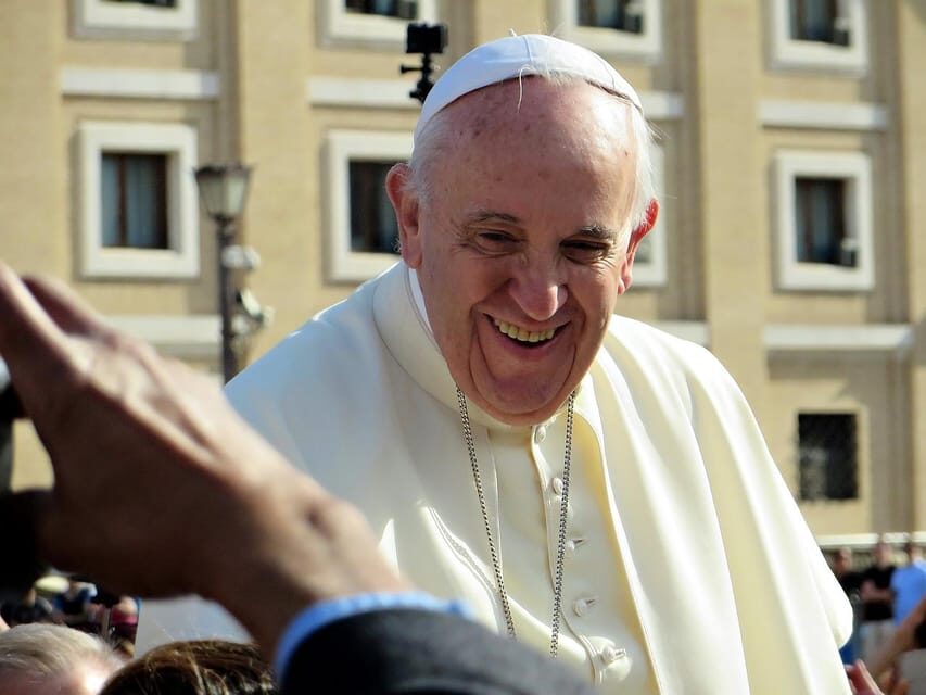 Vatican City: Papal Audience with Guide - Meet at Sanpietrino Caffè and get your bearings fast
