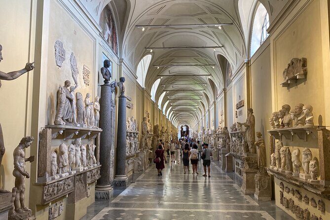 Vatican Early Tour: Museums & Sistine Chapel Guided Tour - What the small group format feels like