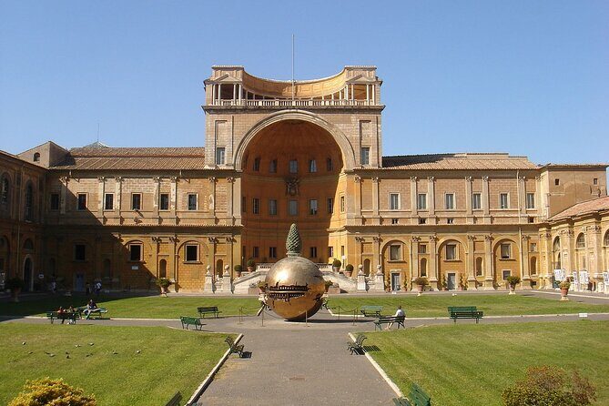 Vatican Museum and Sistine Chapel Hosted Entrance - Vatican Museums: Raphael, Michelangelo, Botticelli, and the art overload problem