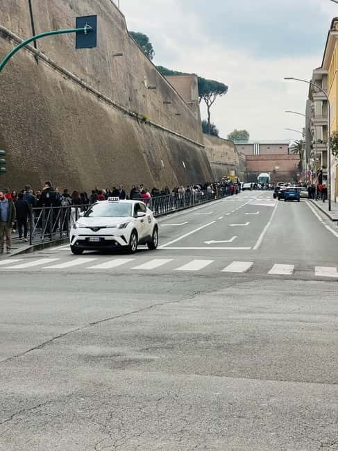 Vatican: Museum, Sistine Chapel & Raphael Rooms Evening Tour - Pace, Headsets, and English Level: What to Expect From the Guide