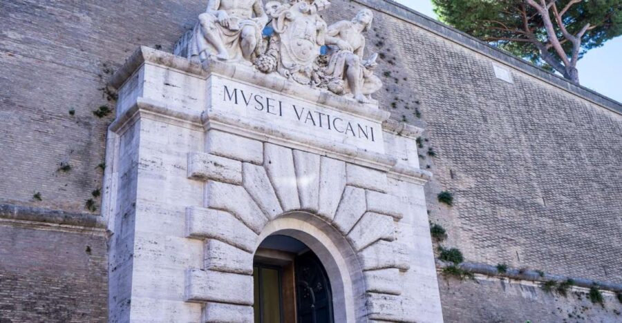 Vatican Museums, Sistine Skip-the-Line Ticket with Breakfast - The first halls: Hall of Maps, Pinecone Courtyard, and the wow-you-fast effect