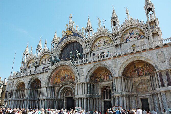 Venice 3,5 hrs tour: Doge's Palace, St Mark's and Hidden Gems - Doge’s Palace: power, paper doors, and the Giant Staircase