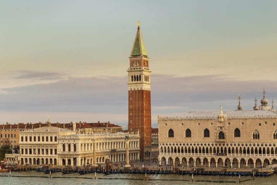 Venice: Basilica+ Doge's Palace+ Lagoon Islands-Guided Tour - St. Mark’s Basilica: gold mosaics and the dress code reality