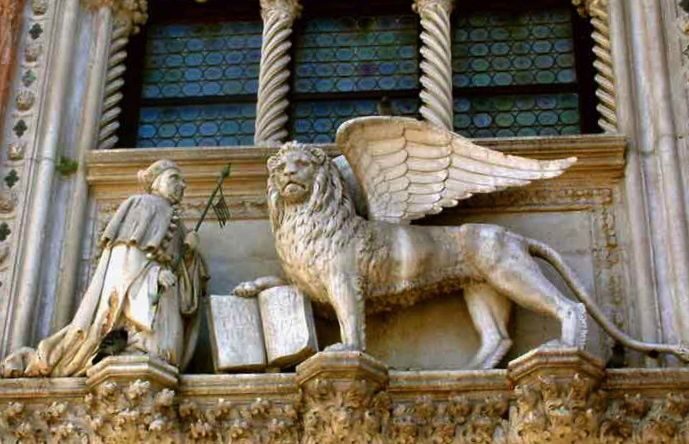 Venice: Doge's Palace & Saint Mark's Small Group Tour - Start in St. Mark’s Square: you get your bearings fast