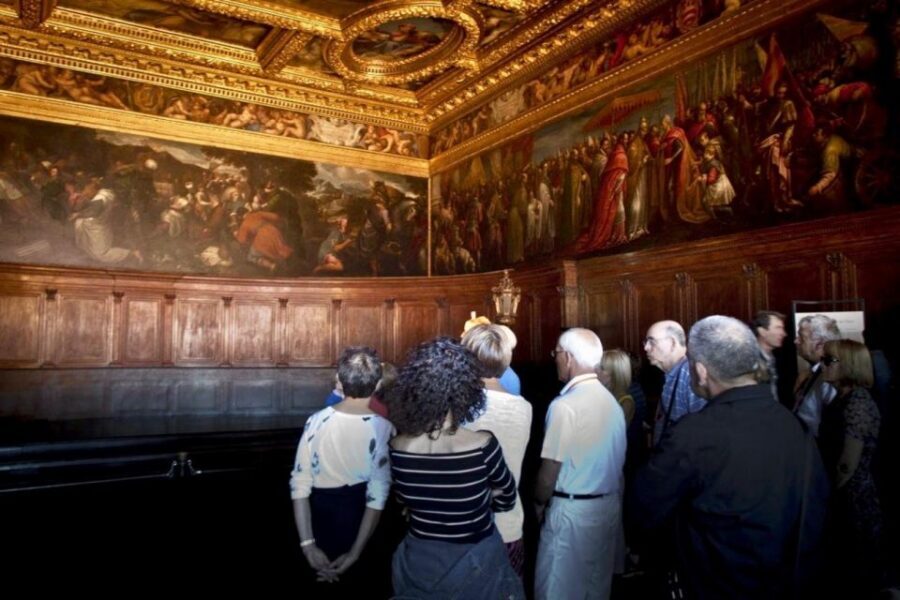 Venice: Gondola Ride and Skip the Line Doge's Palace Tour - What Makes the Guides Work: Storytelling That Keeps You Moving