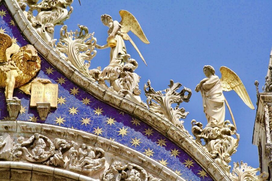 Venice: Skip-the-Line Doge’s Palace & Basilica Walking Tour - The Doge’s Palace: skipping the line to reach power rooms faster