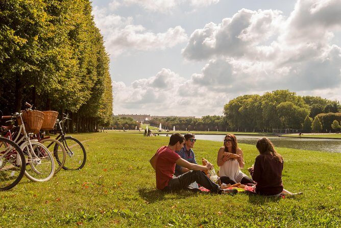 Versailles Bike Tour with Market, Gardens & Guided Palace Tour - The palace start: clear context before you walk the rooms