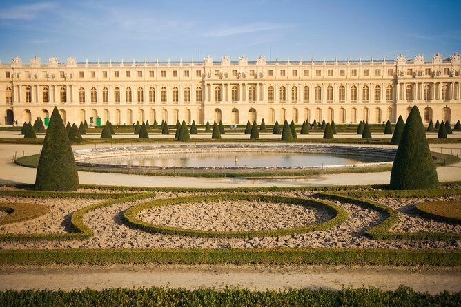 Versailles Domain Bike Tour with Palace Entry by Train from Paris - Getting going in the Marais: your morning start