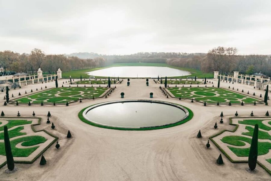 Versailles: Entry ticket & Private Apartments VIP Tour - The 90-minute flow: priority entry, guided private rooms, then self-guided state apartments