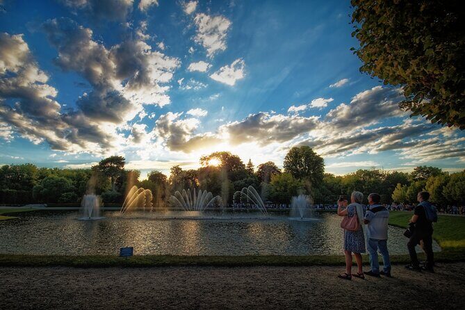 Versailles: Full Day Tour & Shuttle from Paris - Hall of Mirrors and the big rooms: why audio works here