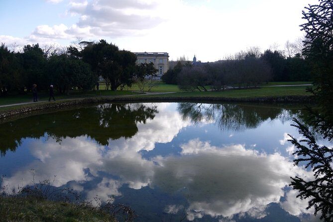 Versailles Marie Antoinette Afternoon Guided Tour with Petit Trianon & Hamlet - The meet-up point: where confusion can waste time