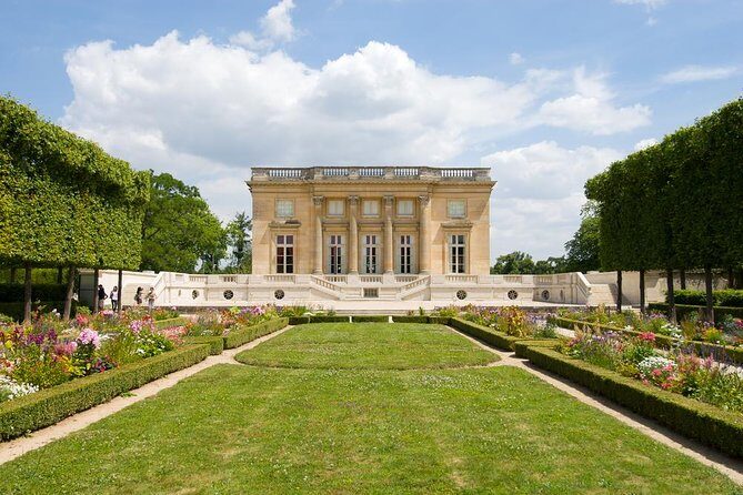 Versailles Palace Best of Estate Private Day Tour with Lunch & Queen's Hamlet - Skip-the-line Palace access: Hall of Mirrors with a real plan
