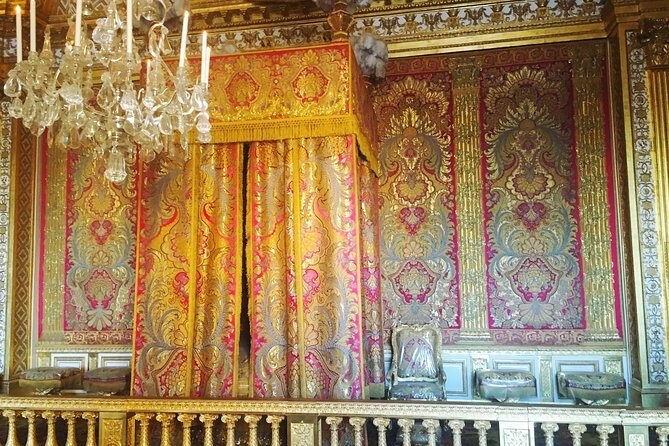 Versailles Palace & Gardens Audio Tour - Private Transportation - Priority access vs. live commentary inside: what you should expect