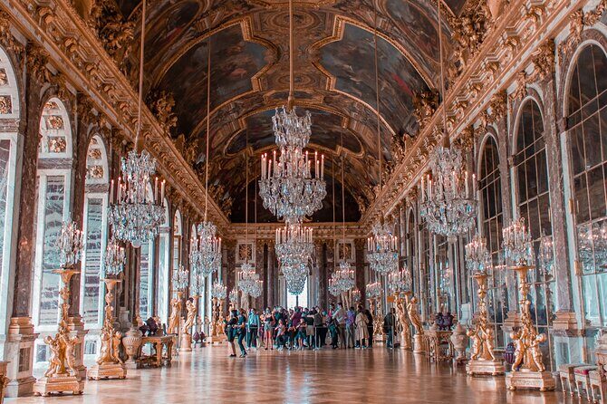 Versailles Palace & Gardens Guided Tour - Meeting point and train sanity checks near Versailles