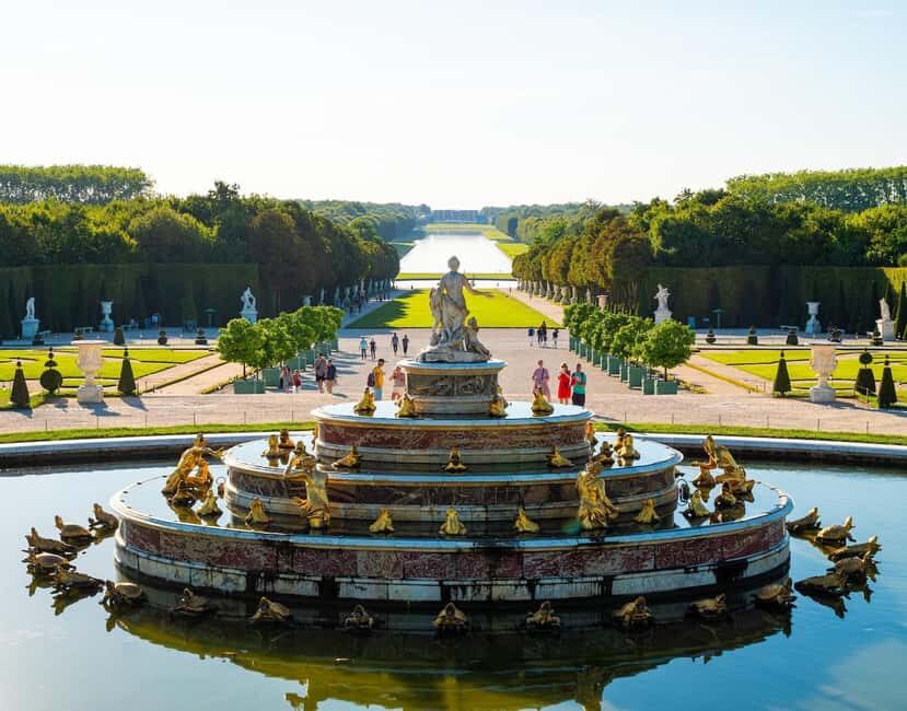 Versailles: Palace & Gardens Guided Tour with Entry Tickets - Where you meet and why arriving early matters