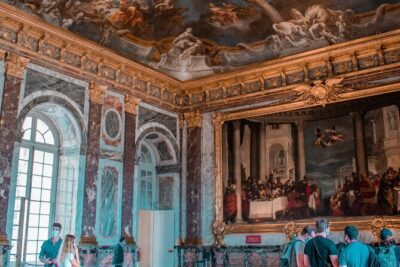 Versailles Palace Guided Tour with Reserved Entry
