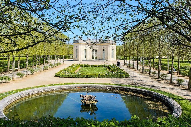 Versailles Palace & Marie-Antoinette's Estate Private Guided Tour with Lunch - Entering the Palace of Versailles: Where the Sun King’s Power Lives