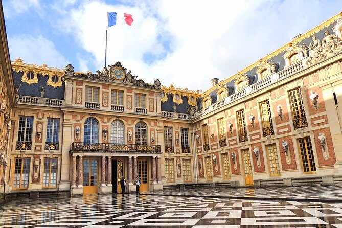 Versailles Palace Private Half Day Guided Tour including Hotel Pickup from Paris - Skip-the-Line Entry at the Palace: State Apartments and Hall of Mirrors First