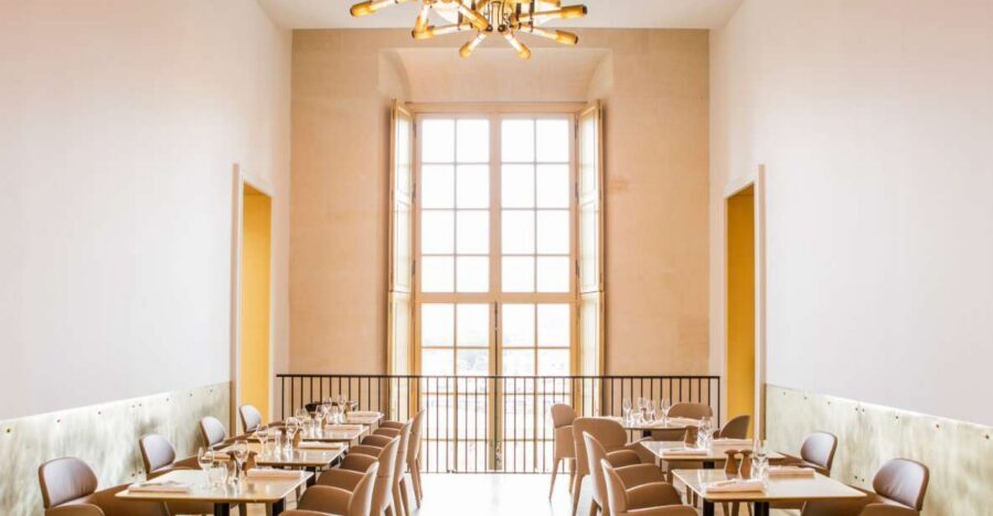 Versailles Palace Skip-the-Line Entrance and Breakfast - Finding the Pavillon Dufour Meeting Point at Place d’Armes