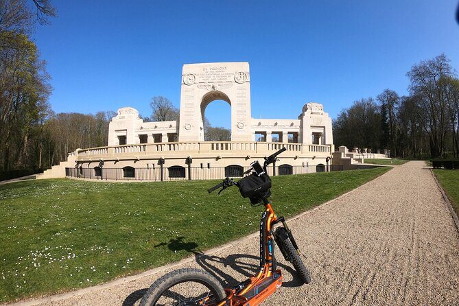 Versailles: Path of the Heroes on original electrics 2 wheels - Pershing Meets Lafayette on the Heights: Quick Stop, Big Visual Impact
