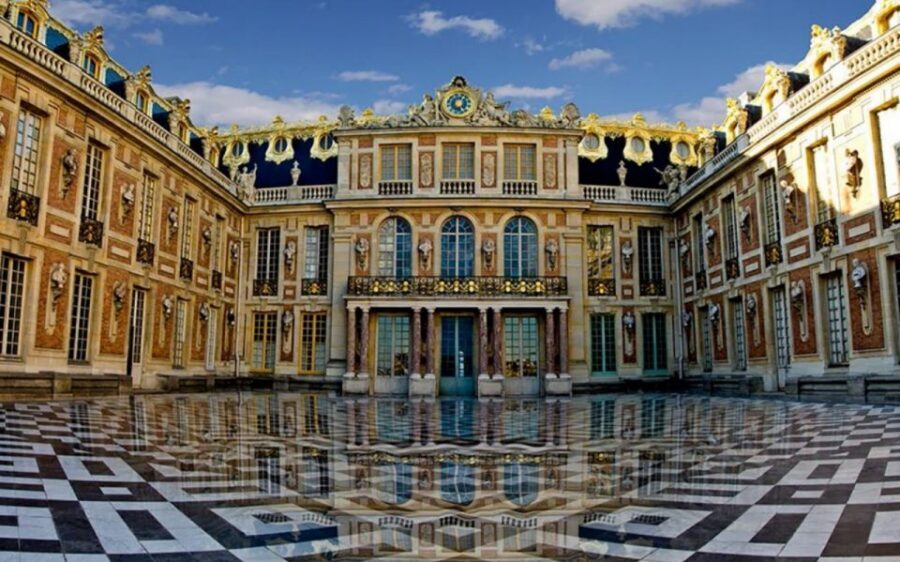 Versailles: Private Family Tour of Palace w/ Reserved Entry - Versailles palace, made practical for families