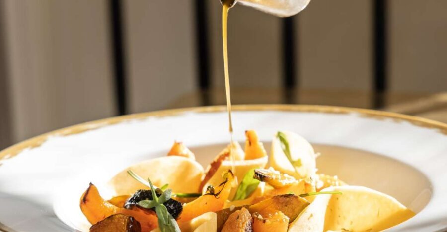 Versailles: Skip-the-Line Palace Entry Ticket & Lunch at Ore - Ore at the Pavillon Dufour: lunch with Versailles in your frame