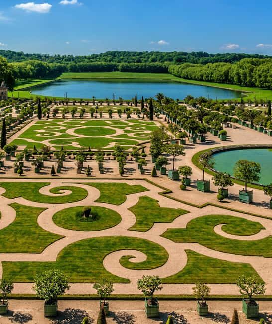 Versailles: Skip-the-Line Versailles Palace and Gardens Tour - Why reserved entry times matter at Versailles
