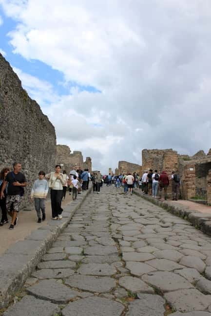 Vesuvius and Pompeii Tour from Naples All Included - Should you book it?