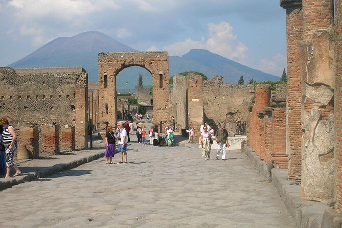 Visit in Pompeii - Pompeii Private Tour with Ada - Meeting at Porta Marina and starting with the right orientation