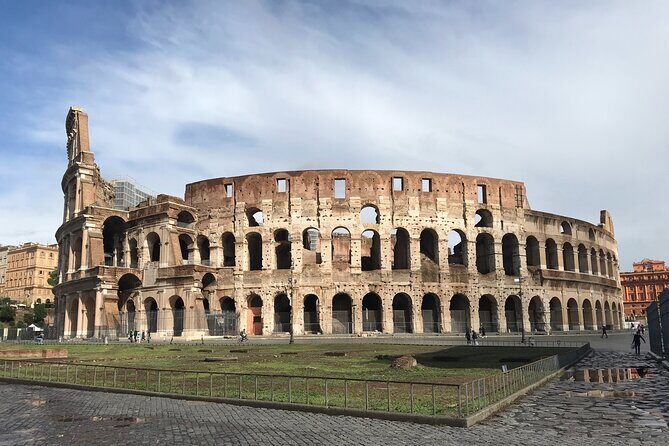 Walking Tour of the Colosseum, Roman Forum and Palatine Hill - Entering the Colosseum: underground levels, tiers, and key sight stops